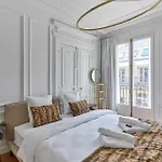 Apartament Sublime Montaigne Arc De Triomphe By Studioprestige