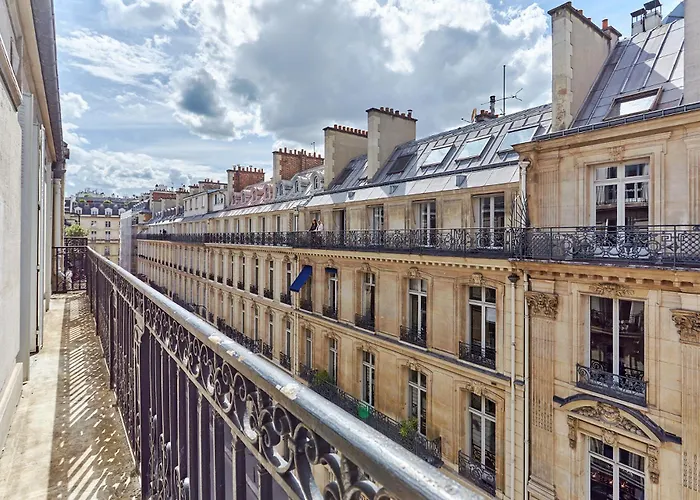 Sublime Montaigne Arc De Triomphe By Studioprestige * Paris