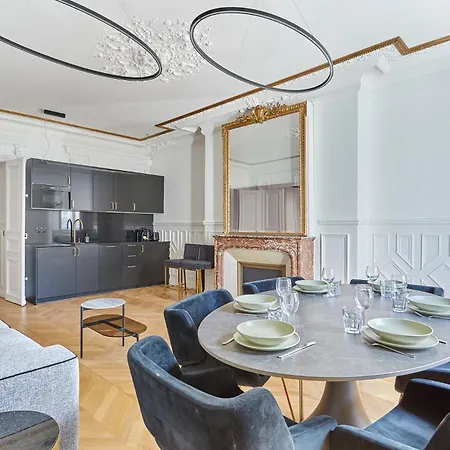 Appartement Sublime Montaigne Arc De Triomphe By Studioprestige