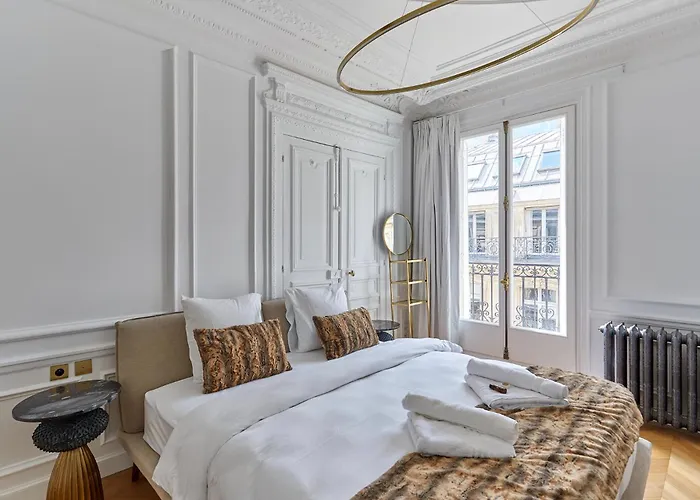 Apartment Sublime Montaigne Arc De Triomphe By Studioprestige