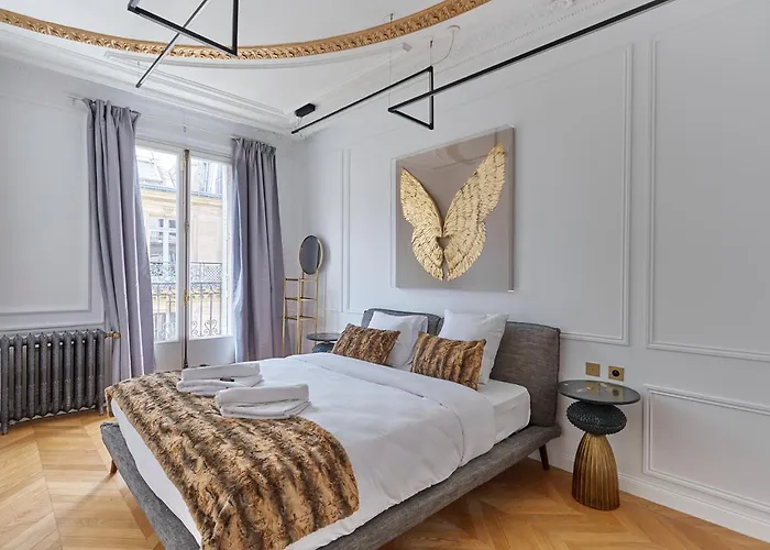Sublime Montaigne Arc De Triomphe By Studioprestige