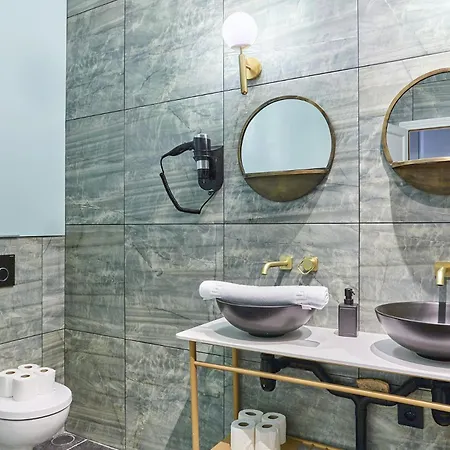 Sublime Montaigne Arc De Triomphe By Studioprestige *