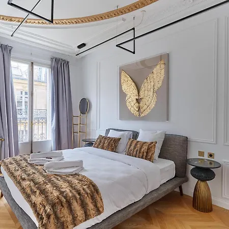 Sublime Montaigne Arc De Triomphe By Studioprestige