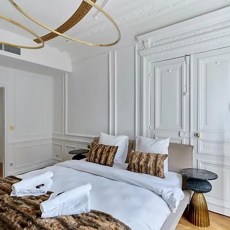 Sublime Montaigne Arc De Triomphe By Studioprestige