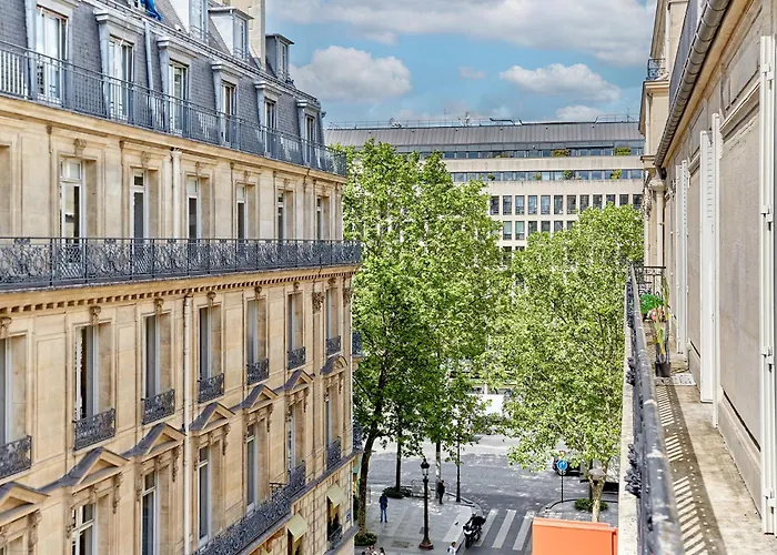 Sublime Montaigne Arc De Triomphe By Studioprestige *